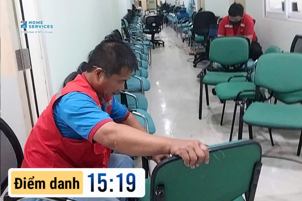 Dịch vụ vệ sinh ghế văn phòng chuyên nghiệp